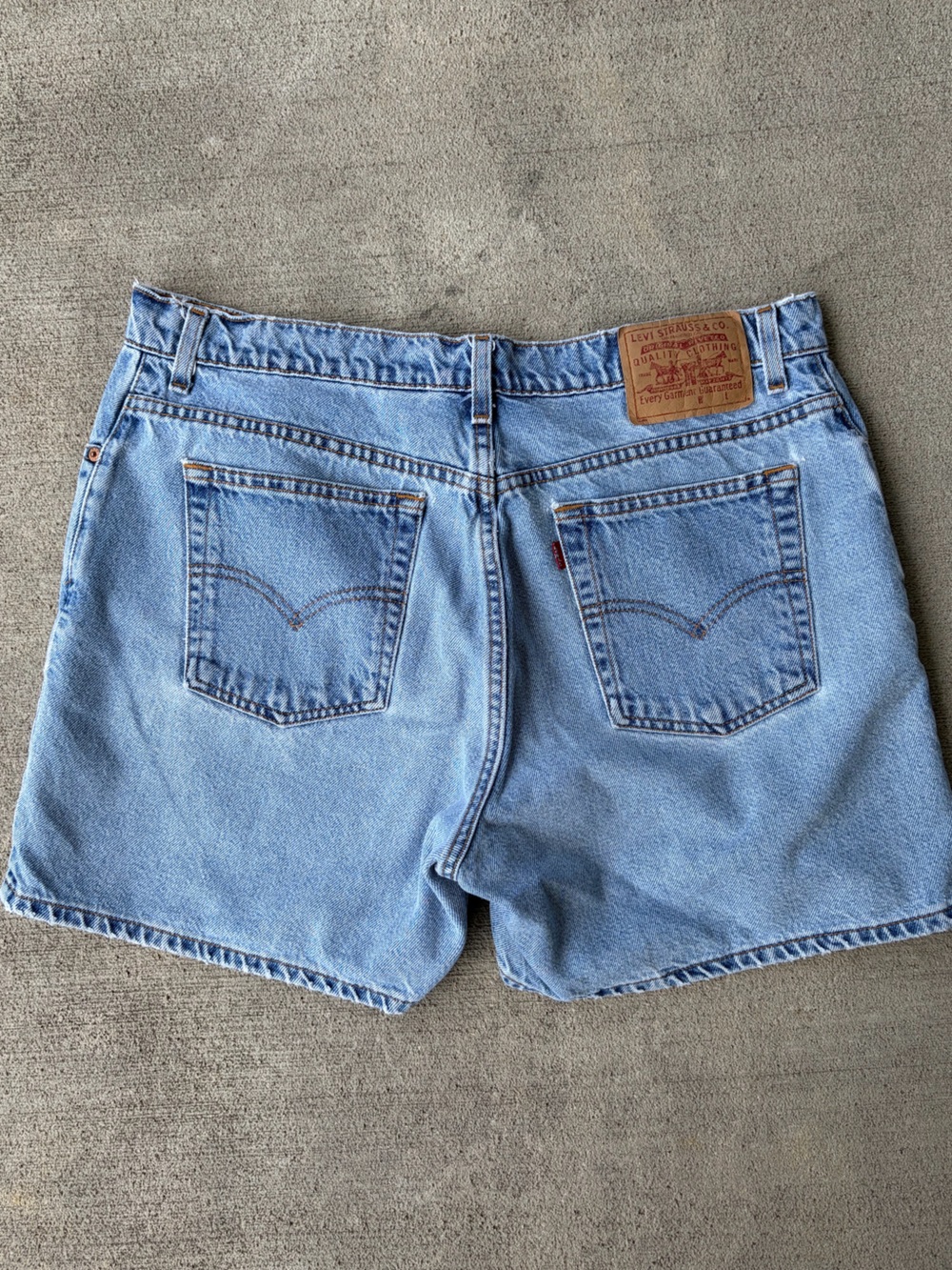 Vintage 90s Levi’s denim jean shorts mid rise bottoms